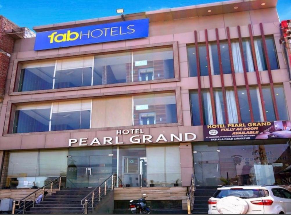Zirakpur Hotel The Pearl Grand - Top Rated ! Most Awarded ! Parking ! Lift ! Luxury Rooms ! Best Selling מראה חיצוני תמונה