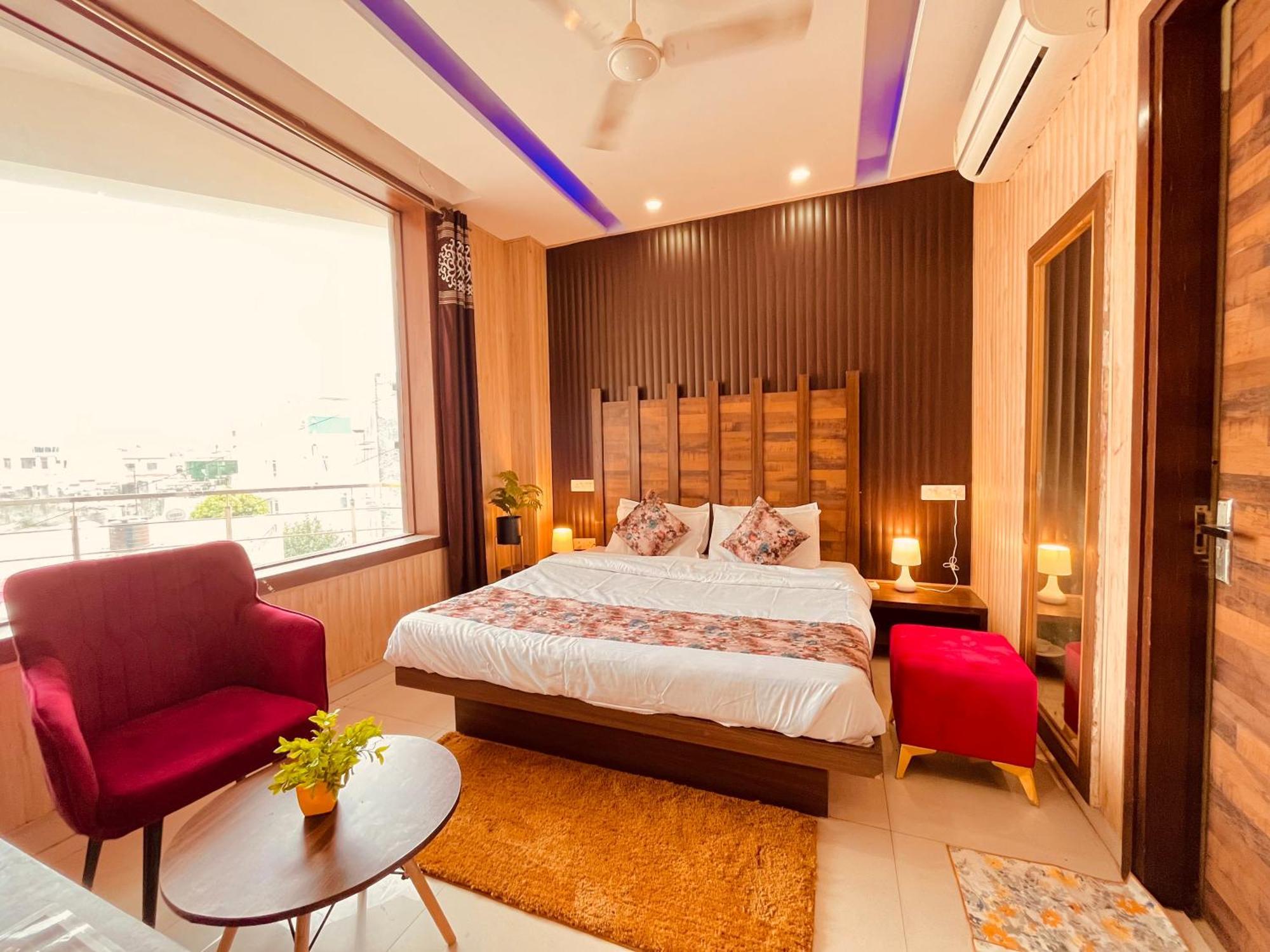 Zirakpur Hotel The Pearl Grand - Top Rated ! Most Awarded ! Parking ! Lift ! Luxury Rooms ! Best Selling מראה חיצוני תמונה